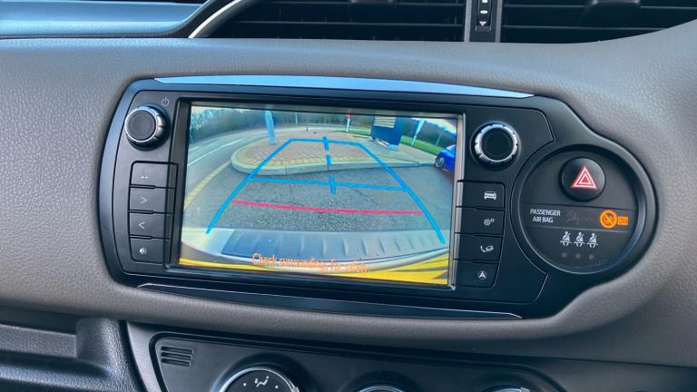 2017 Toyota Yaris 1.33 VVT-i Design 5dr Petrol Hatchback Hatchback Petrol Manual