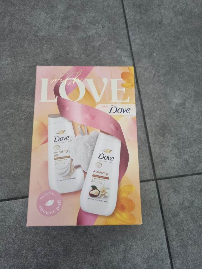 New Dove Pampering Bodywash Gift Set with Shower Puff