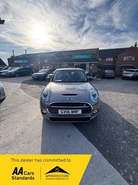 MINI Mini COOPER SD-MANUAL-SAT NAVIGATION-VERY SOUGHT AFTER VEHICLE IN METALLIC