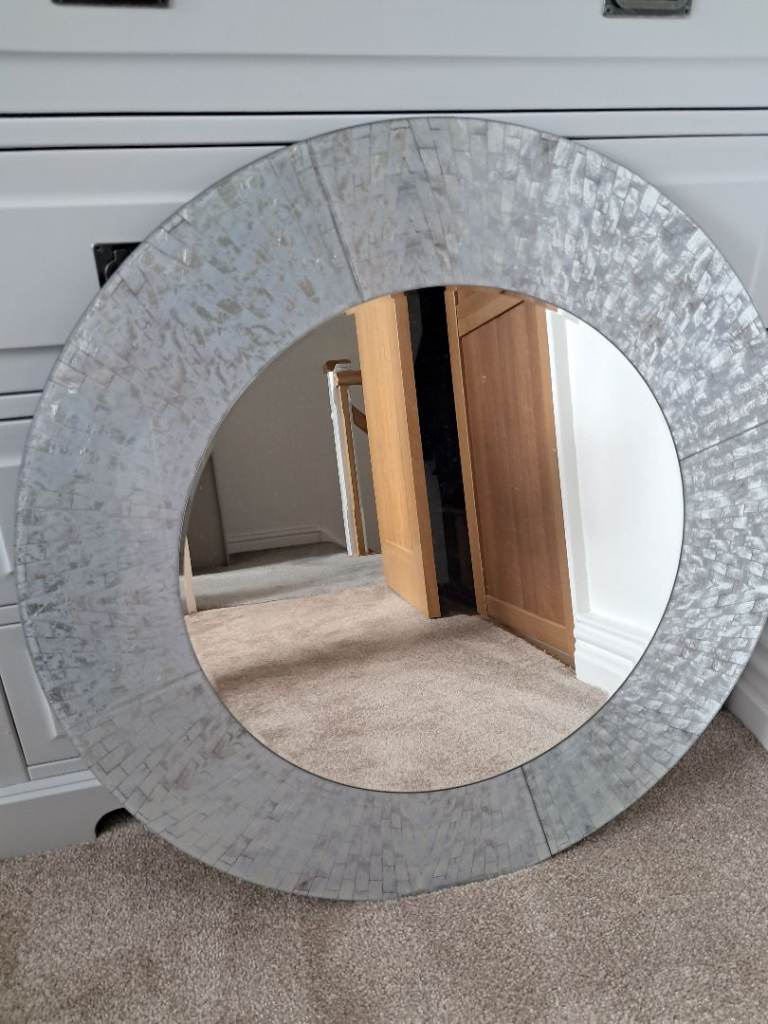 Large mirror 
