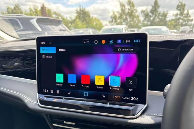 2025 Volkswagen Passat 1.5 eTSI MHEV Elegance DSG Euro 6 (s/s) 5dr Estate Automatic