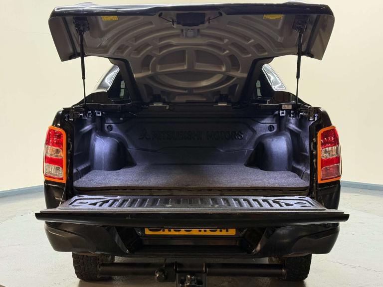 2018 Mitsubishi L200 2.4 L200 Barbarian SVP II DI-D Auto 4WD Pickup Diesel Automatic