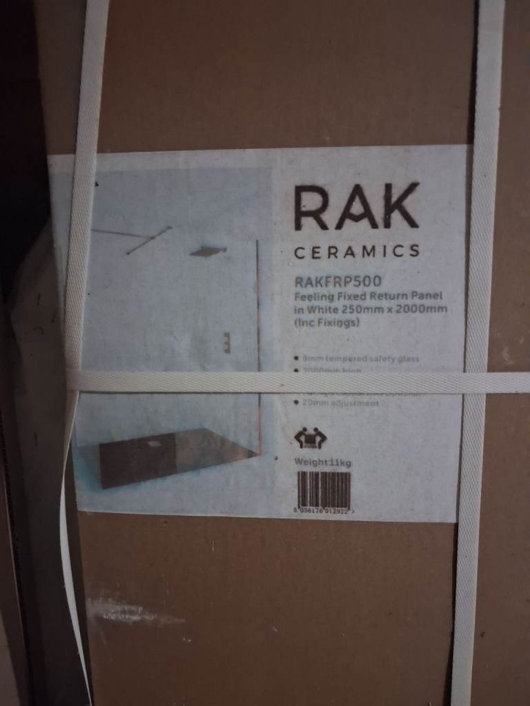 Rak 800 shower screen