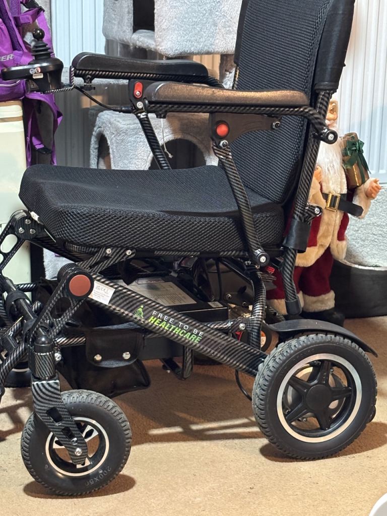 Small fold electric wheelchair