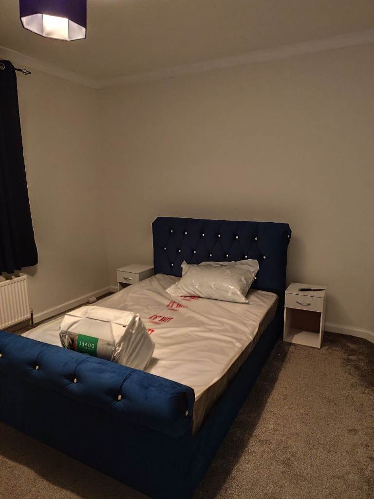 Spacious Double Room in Quiet Stenhouse Flat – Available 1st Sept