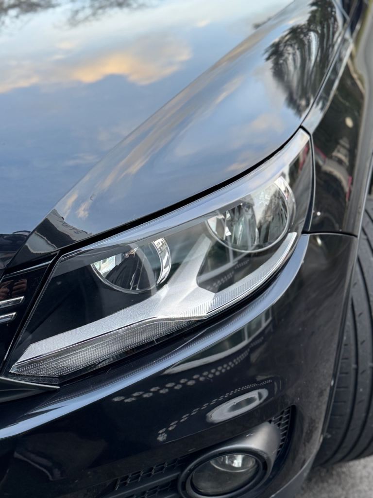 Volkswagen Tiguan headlight 