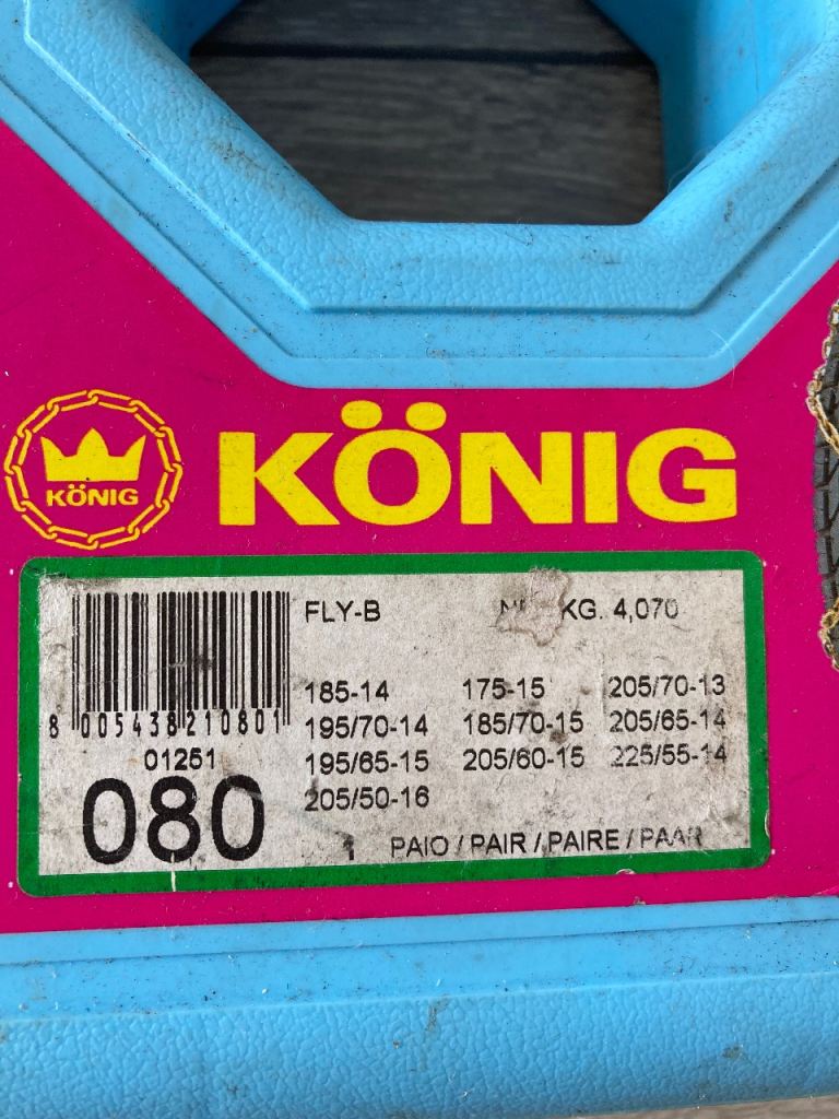 VEHICLE SNOW CHAINS (NEW)