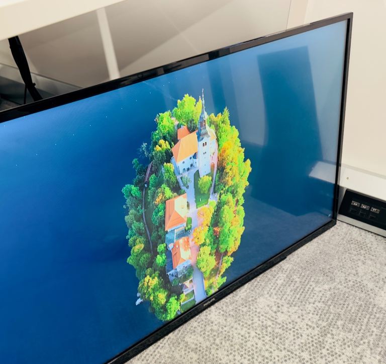 43” Full HD Philips TV