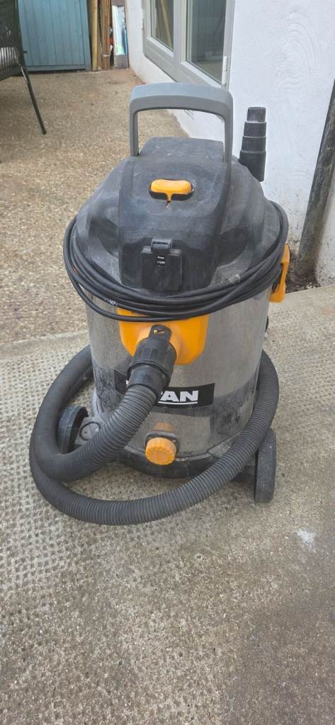 Titan TTB776VAC Wet and Dry Vacuum Cleaner