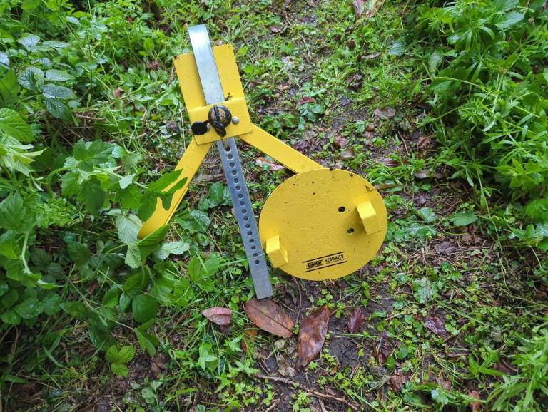 Caravan wheel clamp