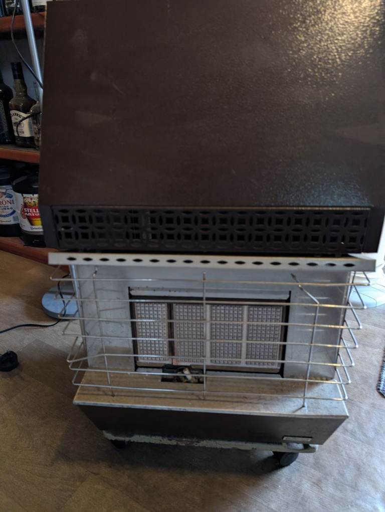 Portable Gas Heater with Gas Bottle – Good Condition