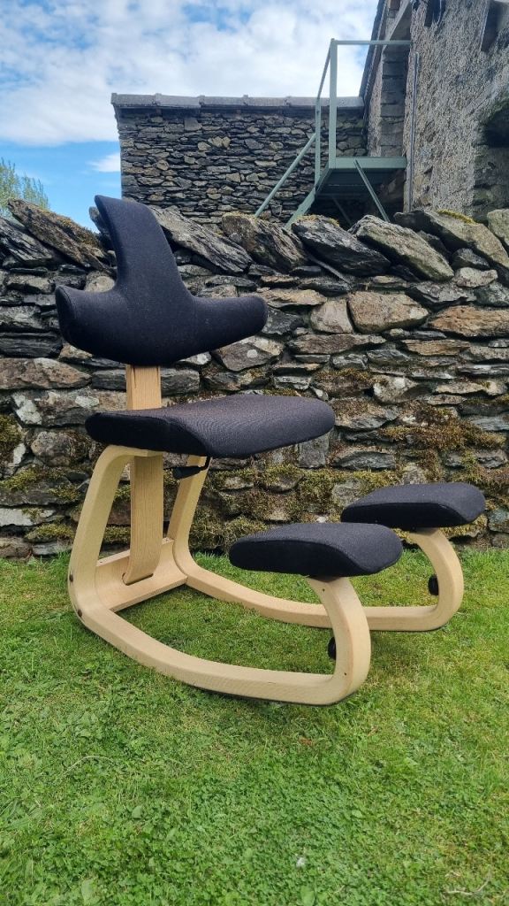 Varier Thatsit kneeling chair with back support