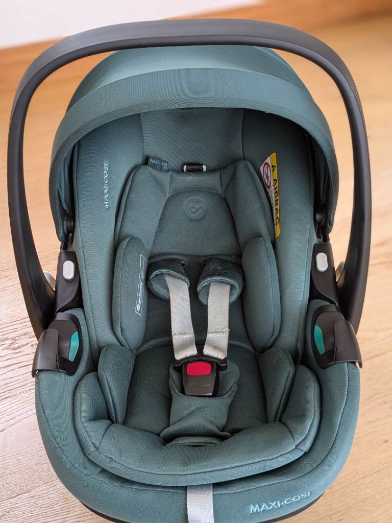 Maxi Cosi Pebble 360 car seat and isofix
