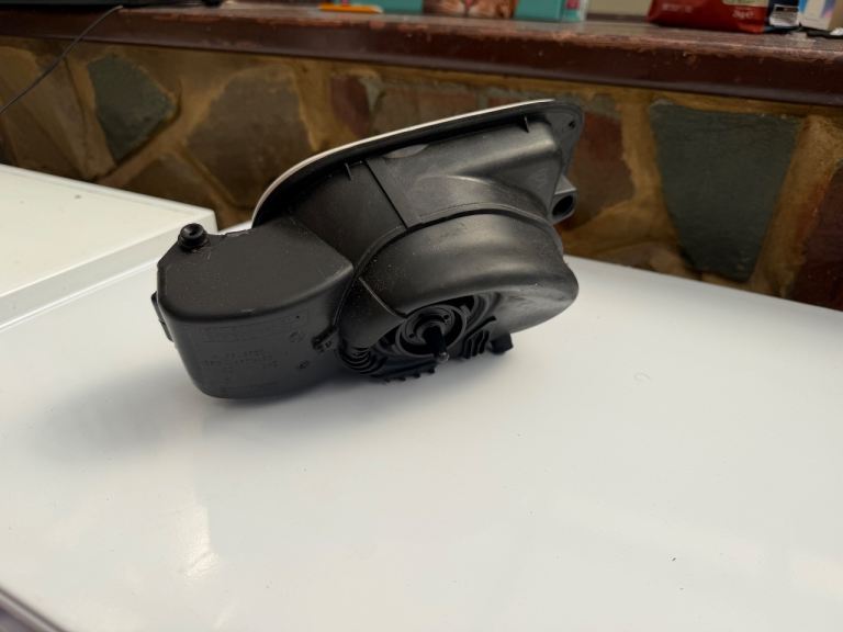 Skoda Octavia white fuel cap/flap