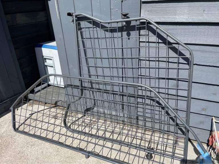 Metal Dog Guard Car Divider – Good Condition