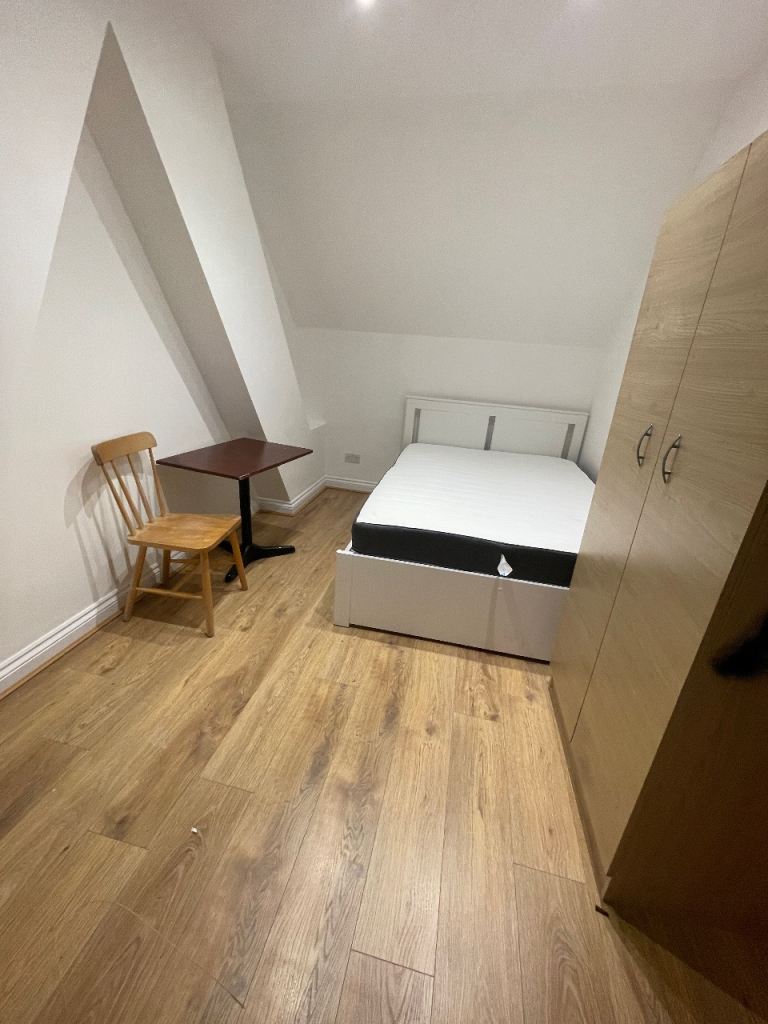 AVAILABLE NOW…Small double room for one person £170 per week