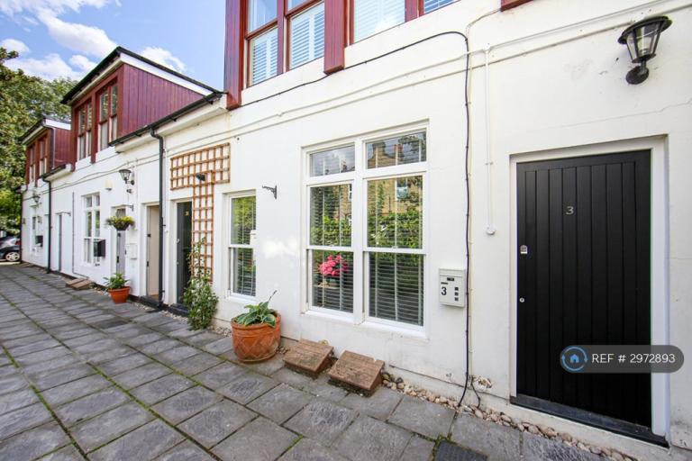 2 bedroom flat in Hayloft, Tooting, SW17 (2 bed) (#2972893)
