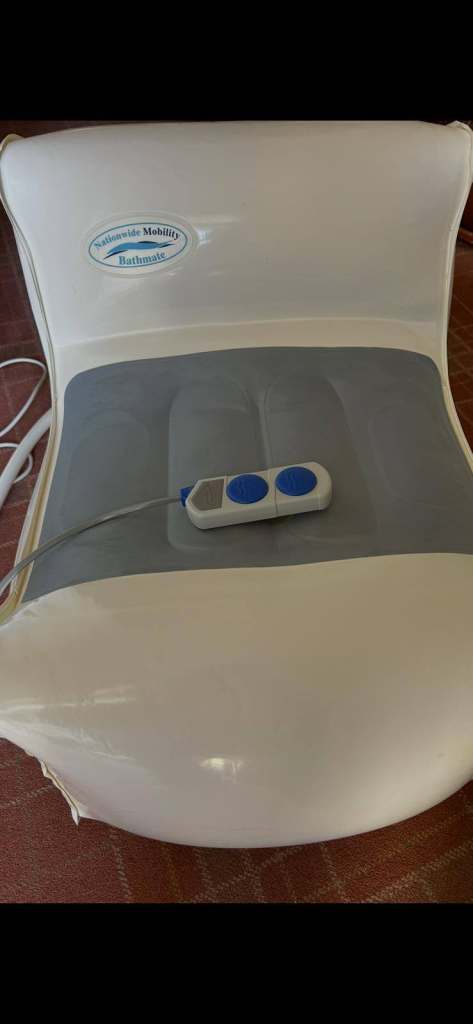 Bathmate Bath Buddy Inflatable Bath Lift Cushion with Remote – Great Condition