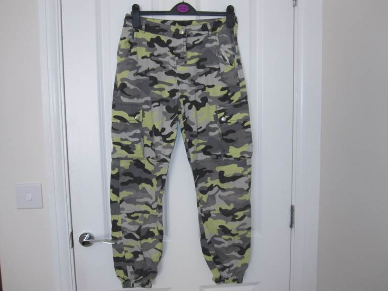 image for Teenage girls camo trousers