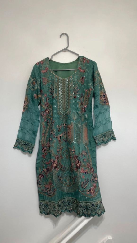 Pakistani 3 piece shalwar kameez suit- Beautiful Embroidered Traditional Outfit – Good Condition