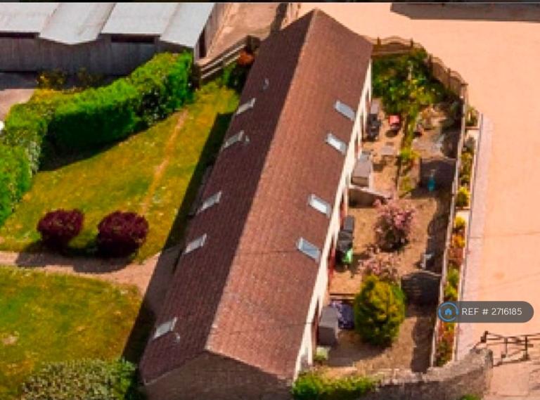 2 bedroom house in Brook Farm Cottages, Bristol, BS35 (2 bed) (#2716185)