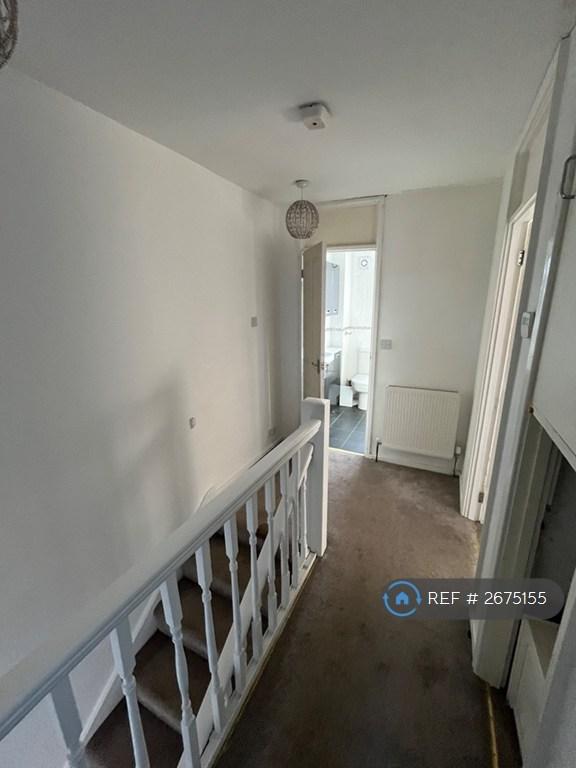 3 bedroom flat in Premier Parade, Southampton, SO18 (3 bed) (#2675155)