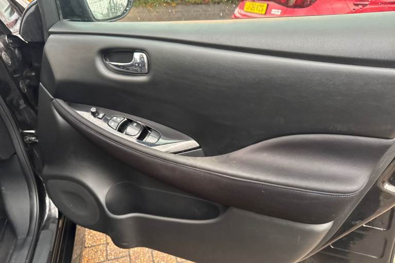 2022 Nissan Leaf 110kW N-Connecta 39kWh 5dr Auto Hatchback Electric Automatic