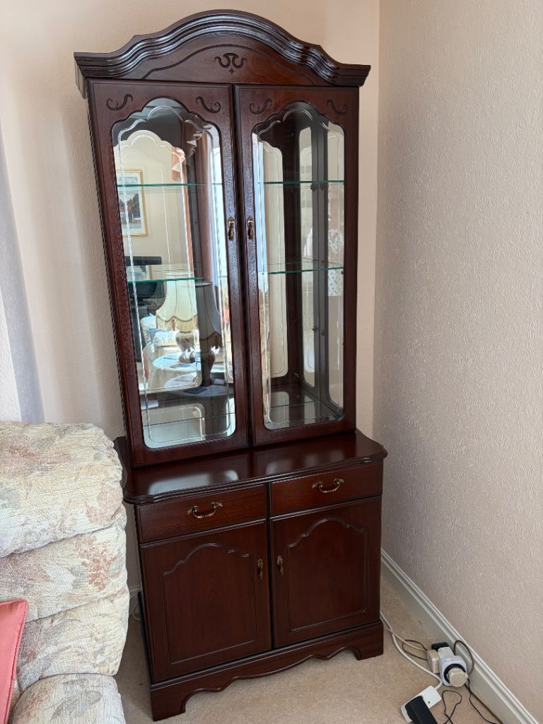 Dark wood display cabinet / cupboard 