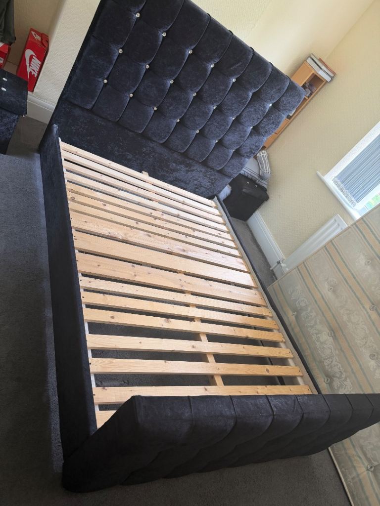 Cruch velvet double bed