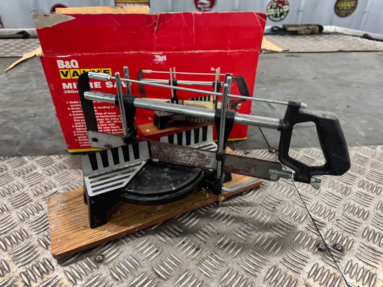 Mitre saw used condition comes with box and instructions