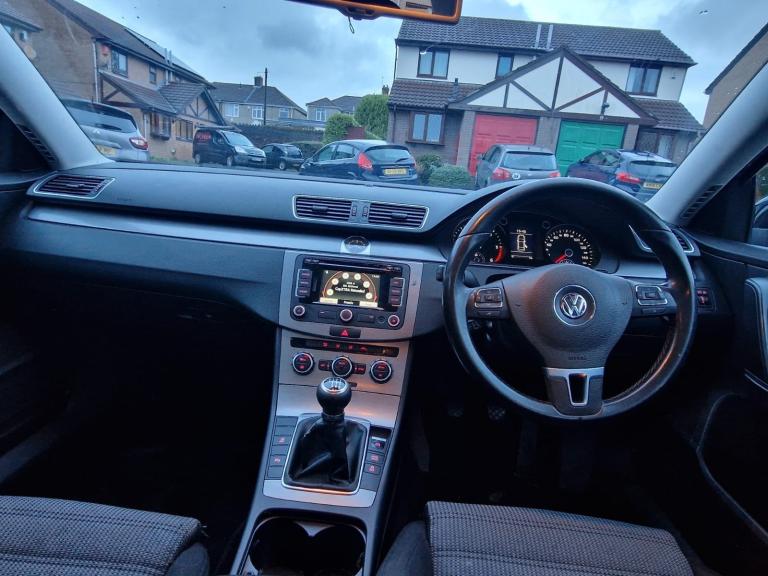 Volkswagen, PASSAT, Saloon, 2012, Manual, 1968 (cc), 4 doors