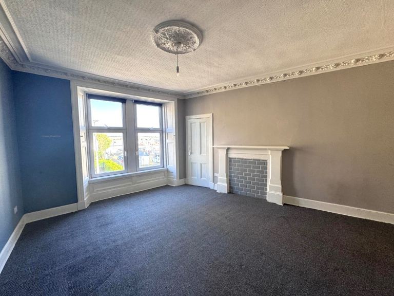 An exceptionally Large modern 2 bedroom flat available for rent now with garden space