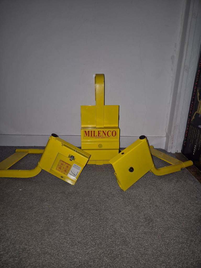 Milenco caravan wheel lock