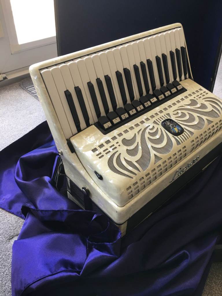 96 Bass 4 Voice Luciano Accordion with Hard Case – Excellent Condition