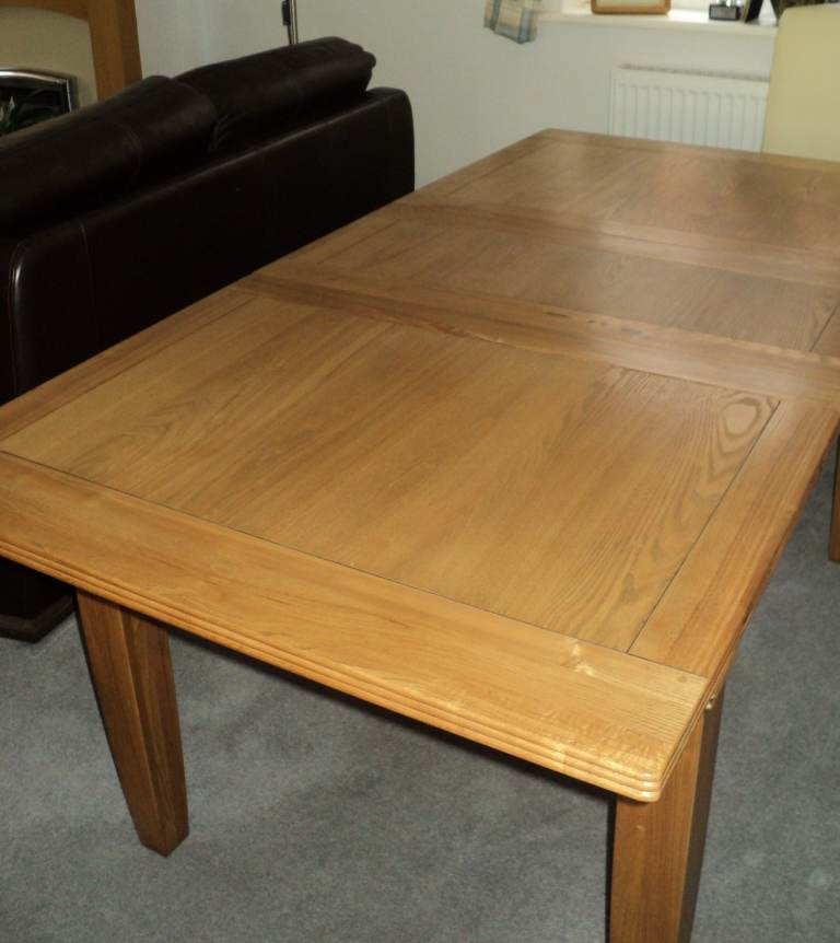 Solid Oak extendable dining table 