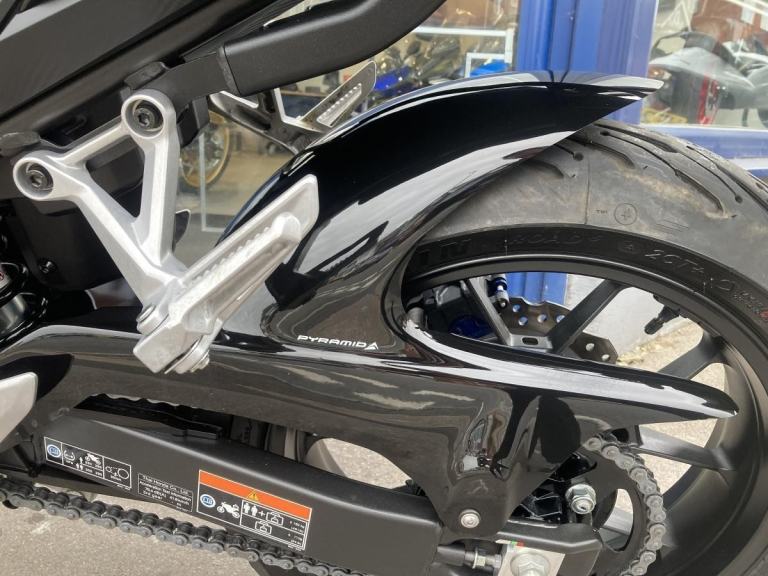 HONDA CB500 2024 - FSH - HUGGER - REAR GIVI RACK - PUIG SCREEN- TANK PAD 