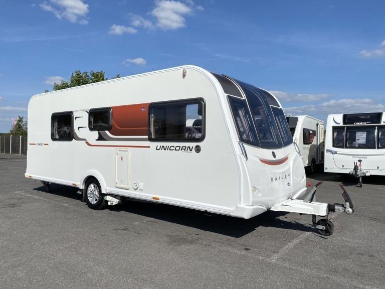 2017 BAILEY UNICORN CADIZ LUXURY 4 BERTH TOURING CARAVAN