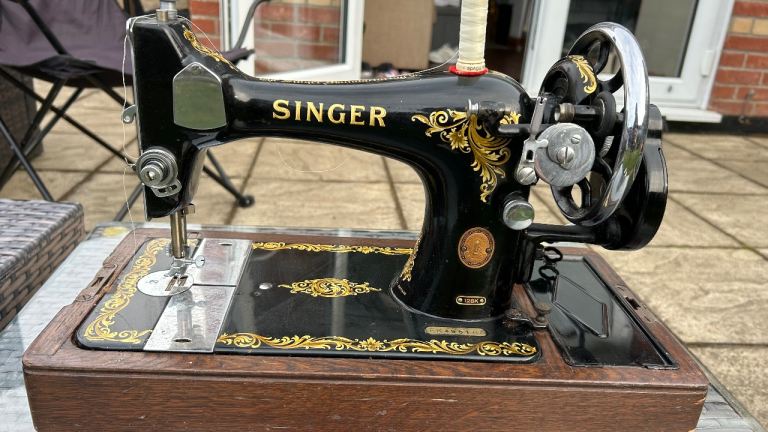 Singer Sewing Machine 