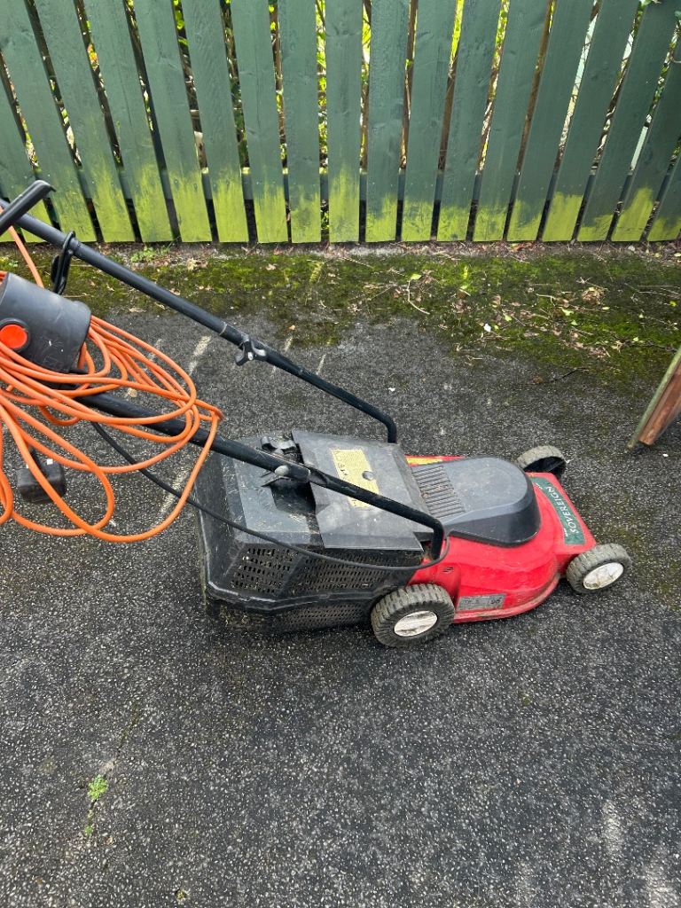 Electric lawnmower