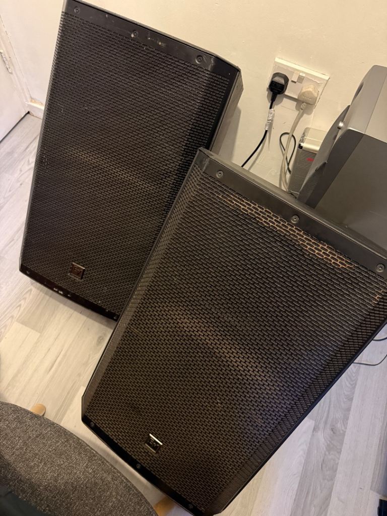 Electro Voice ZLX  Pa speakers 15 inch powered active pair 
