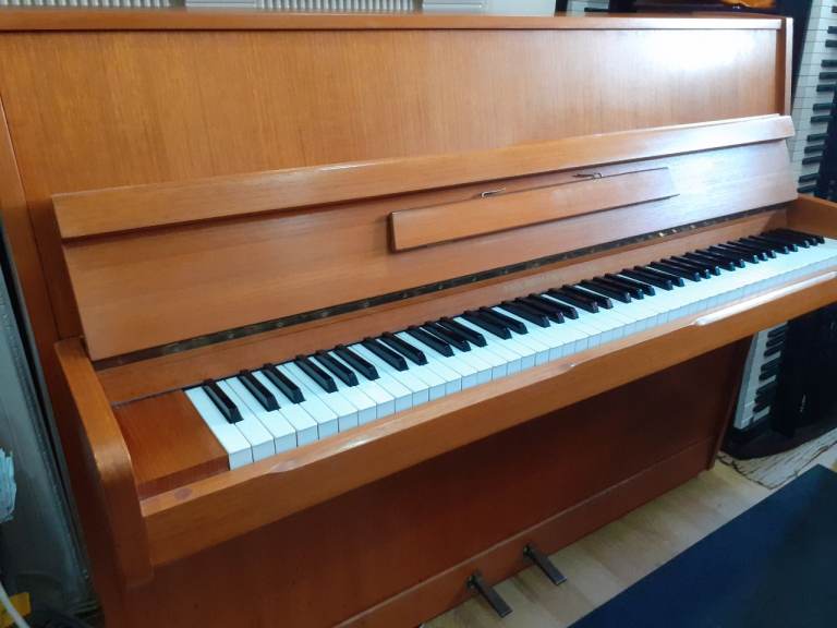 John Broadwood & Sons *cheap delivery* *tuned 440Hz* Playing demo. Wood finish modern upright piano