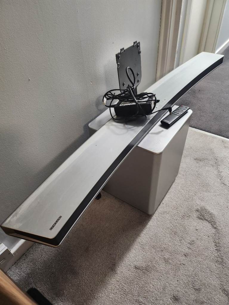 450W Samsung bluetooth soundbar and wireless Subwoofer with Remote, Accessories £185