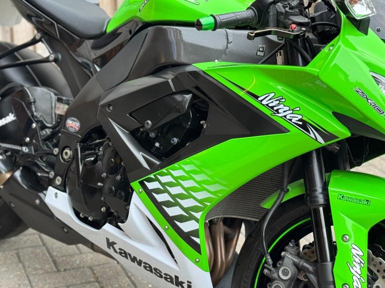 KAWASAKI NINJA ZX10R ANNIVERSARY EDITION 2011 (11) SUPER SPORT + 8,500 MILES 