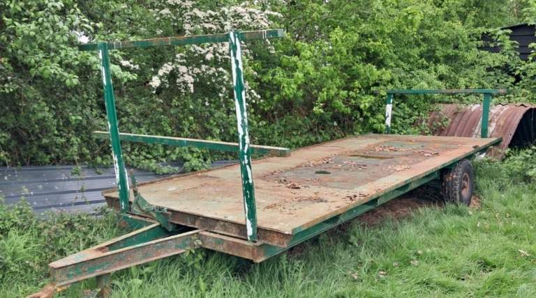Flat bed trailer 