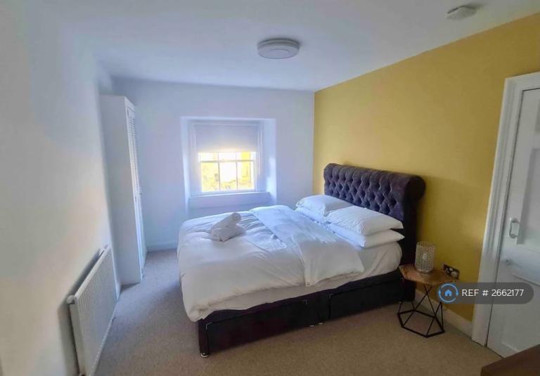 1 bedroom flat in Norfolk Buildings, Bath, BA1 (1 bed) (#2662177)