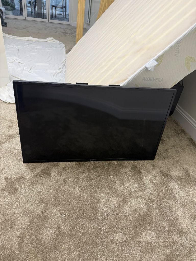 Samsung Full HD Black TV - Excellent Condition 1080p