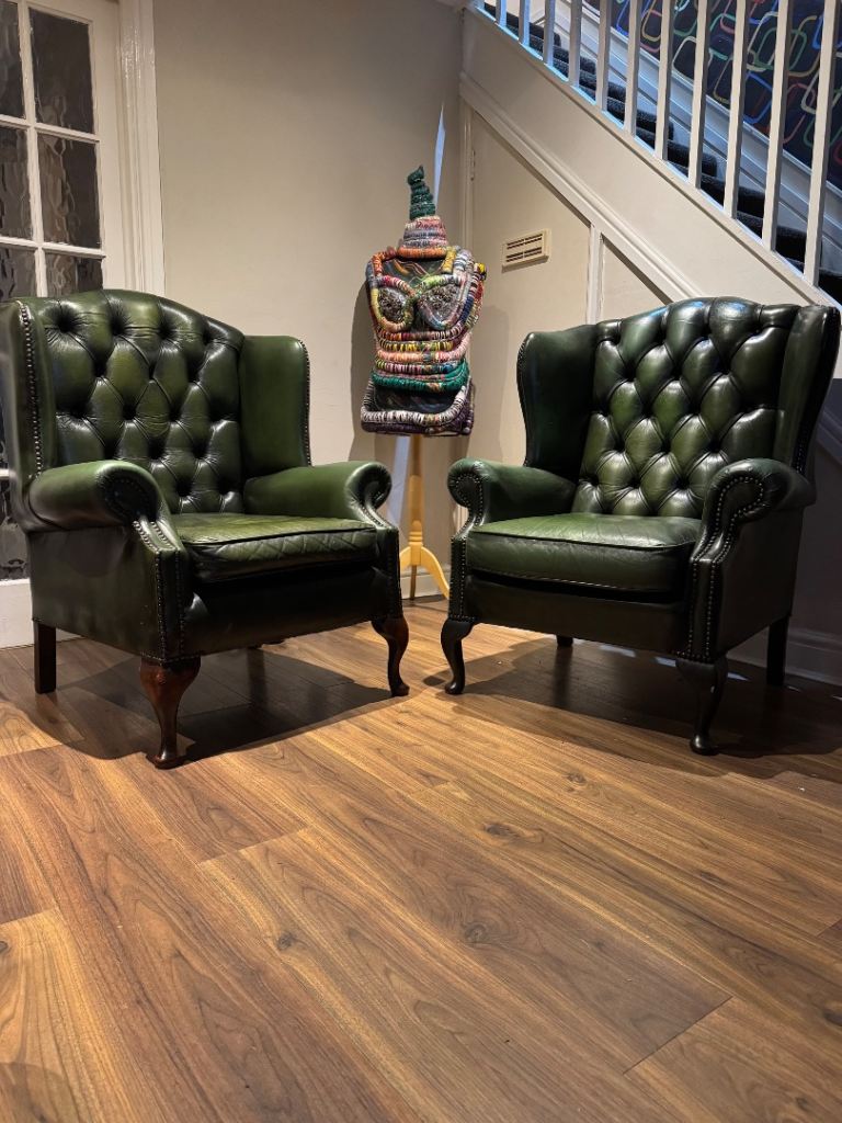 Pair of used vintage chesterfield green Westminster wingbacks armchairs 🚚🚚🚚