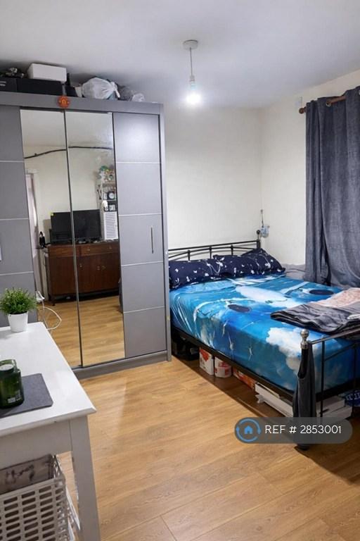 Studio flat in Cromwell Road, Hounslow, TW3 (#2853001)