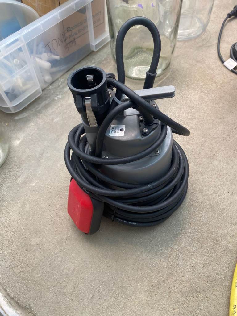 Submersible electric pump