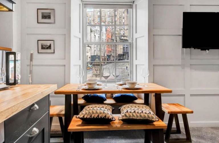 Royal Stay - Short Stay Holidays !